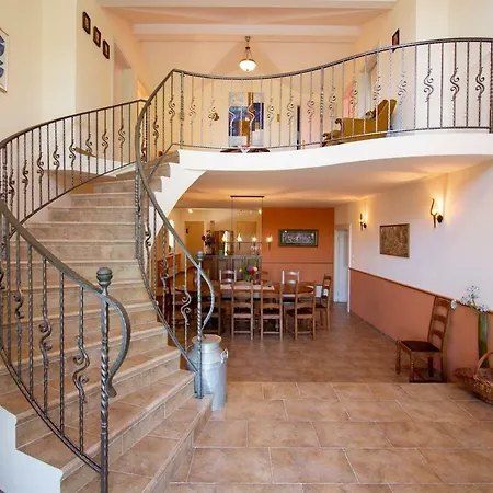 וילה Anton - The Old Dairy Hrusica (Ilirska Bistrica)